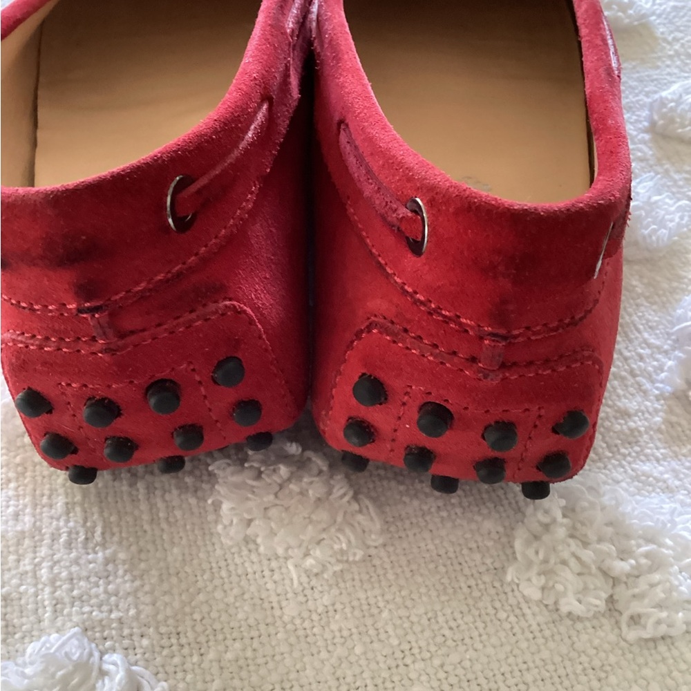Tod's Red Suede Bow-Accent Driving Loafers - Picture 3 of 7